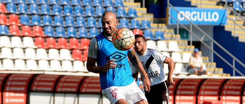 Universidad Católica pierde en amistoso ante Santiago Morning en debut de Santiago Silva