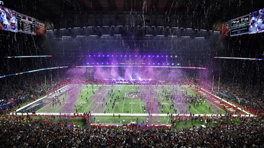 [VIDEO] Impresionante "time-lapse" muestra todo el Super Bowl en un minuto