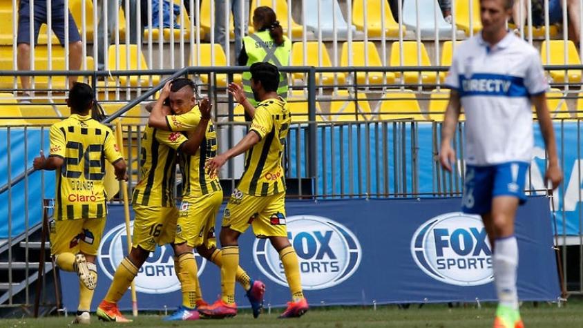 Universidad Católica corta su racha invicta al caer ante Everton en Sausalito