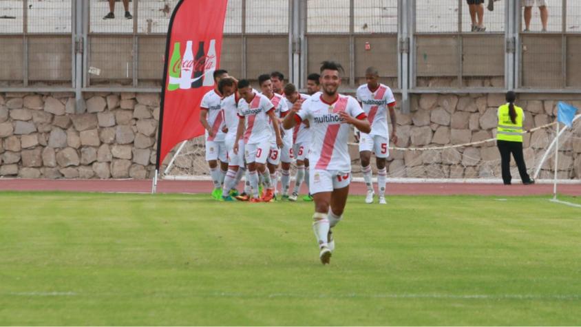 Curicó Unido golea a San Marcos y se distancia en la cima de la Primera B