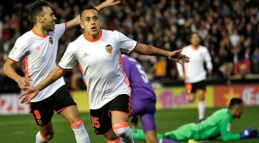 Fabián Orellana anota y logra récord en triunfo del Valencia ante Real Madrid