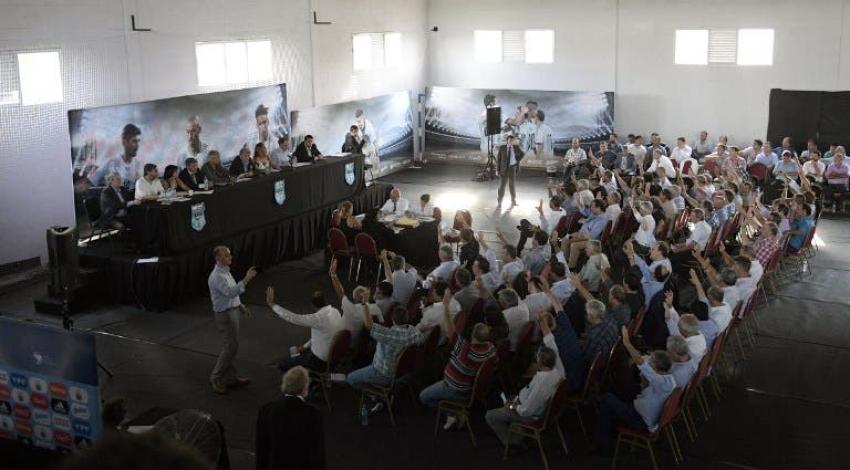 La crisis se agudiza: Futbolistas Argentinos lanza huelga en medio de asamblea de la AFA