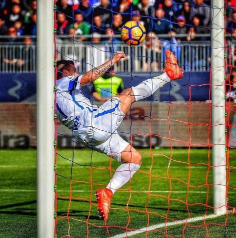 [VIDEO] La espectacular "chilena" de Gary Medel en la victoria del Inter de Milán