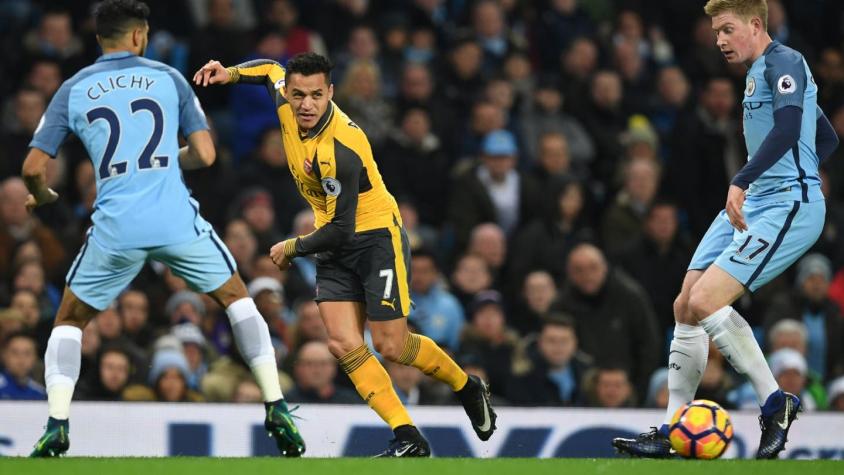 Alexis Sánchez y Claudio Bravo se verán las caras en las semifinales de la FA Cup