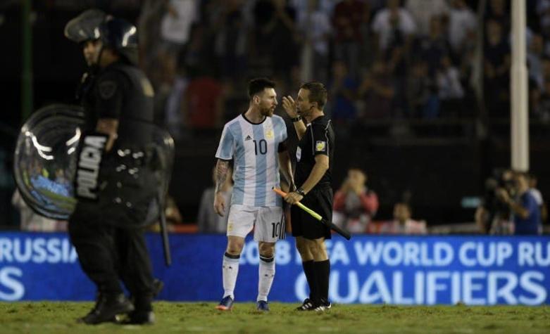 El insulto de Messi a un juez de línea y un asistente de árbitro en duelo Argentina-Chile