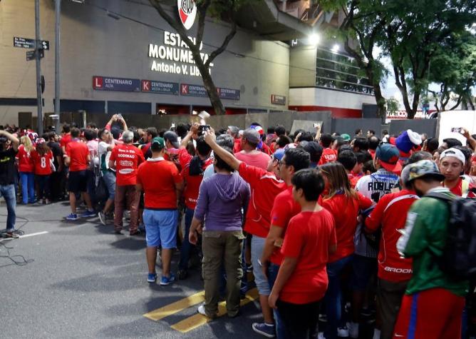 [VIDEO] La historia de los hinchas que denuncian estafa por entradas falsas para Argentina-Chile