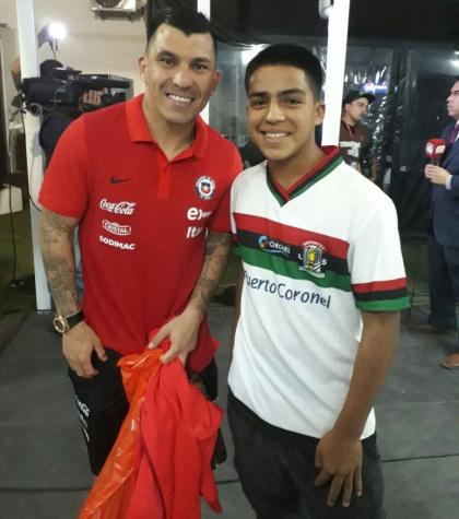 [VIDEO] Richard Osses: el pequeño hincha que viajó de Lota a Santiago gracias a Gary Medel