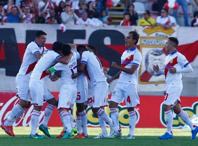 [VIDEO] Goles Primera B fecha 11: Curicó vence con un golazo a La Calera y sueña con ascenso