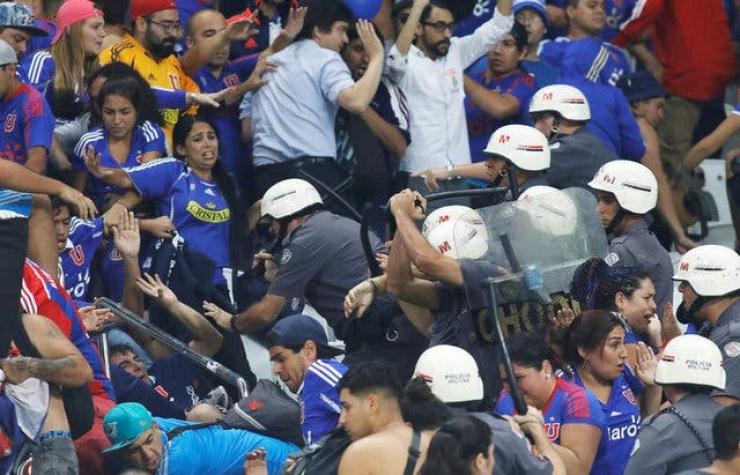 [VIDEO] 26 barristas de la "U" detenidos en Brasil tras graves incidentes en el estadio