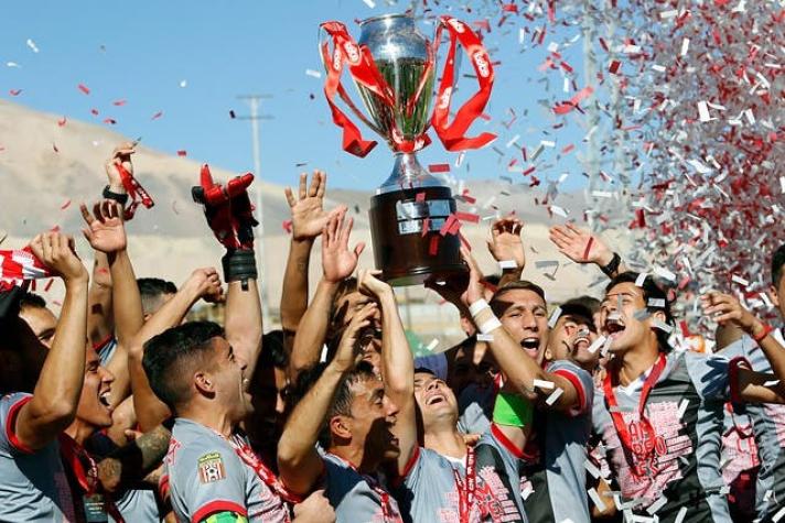 Curicó Unido se consagra campeón de la B y vuelve a Primera División