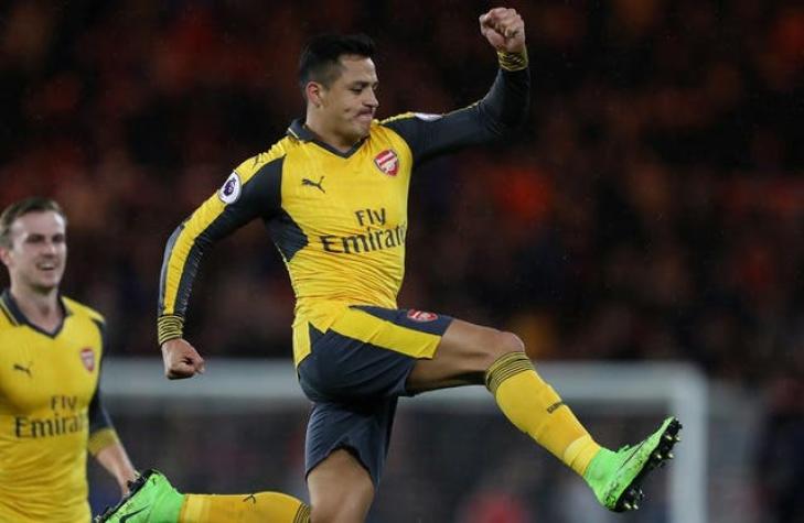 Alexis Sánchez marca golazo de tiro libre en triunfo del Arsenal en la Premier League