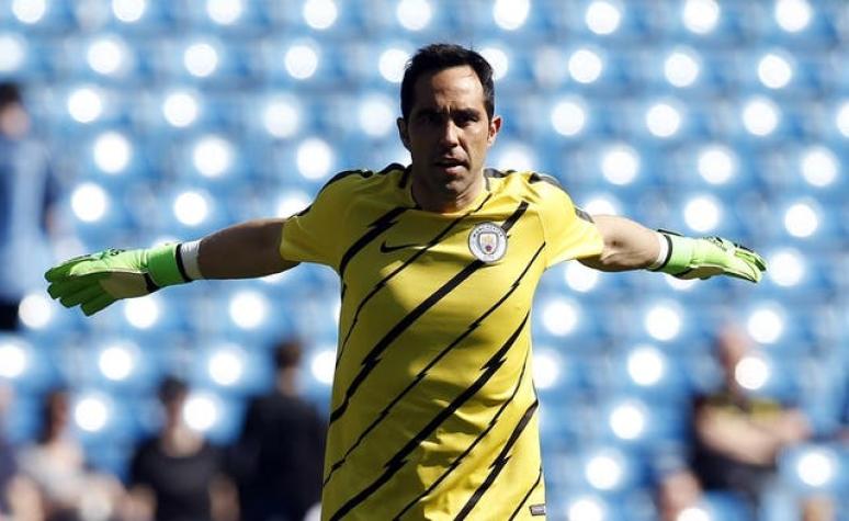 Claudio Bravo saluda a Colo Colo en su cumpleaños 92 con una atajada histórica