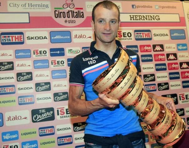 Michele Scarponi, ganador del Giro 2011, muere atropellado por una camioneta