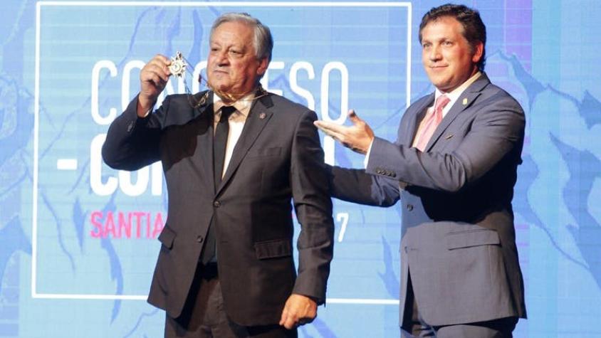 [VIDEO] Así fue el homenaje que recibió Arturo Salah por parte de la Conmebol