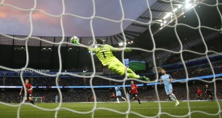[Minuto a Minuto] Claudio Bravo se lesiona en el clásico de City ante United en la Premier