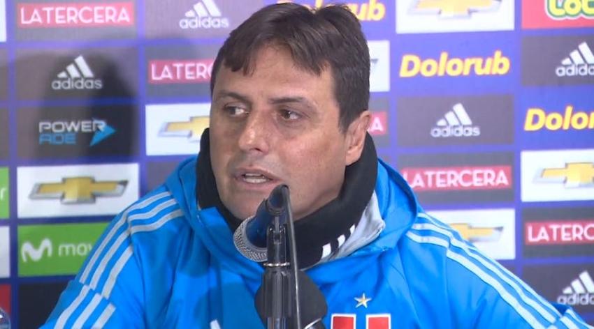 [VIDEO] Técnico Guillermo Hoyos puso calma ante temblor en medio de la conferencia de la "U"