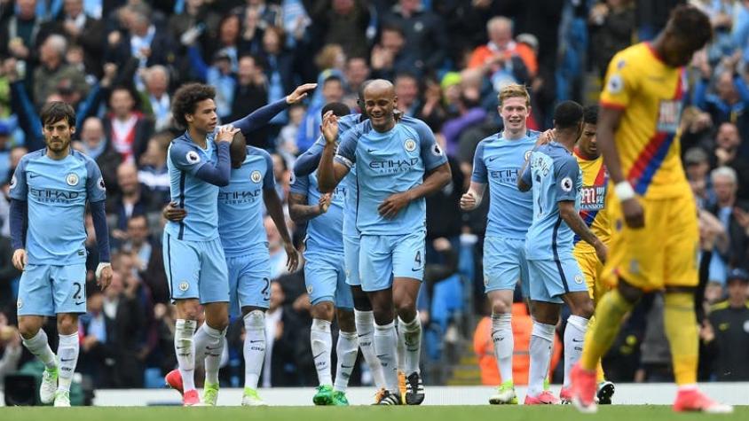 Manchester City sin Claudio Bravo se acerca a la Champions tras golear a Crystal Palace