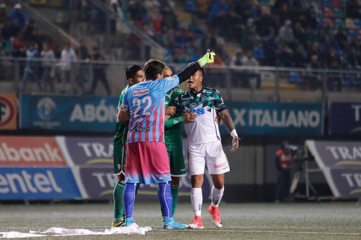 [VIDEO] Insólito: Lanzan silla a Nicolás Peric en goleada de Audax Italiano frente a Wanderers