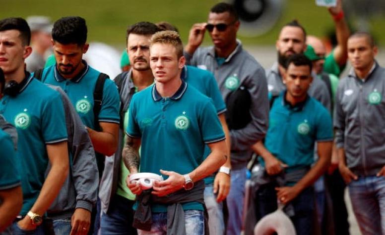 Supervivientes y delegación de Chapecoense vuelven a Medellín tras cinco meses de la tragedia aérea