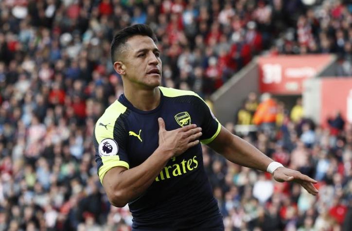 Alexis figura: anota y asiste en goleada de Arsenal sobre Stoke City en Premier League