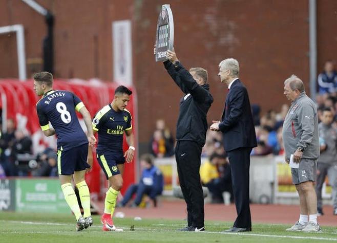 Alexis Sánchez en duda por lesión para duelo clave del Arsenal en Premier League