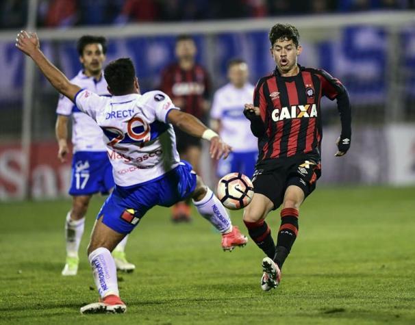 La UC cae luchando frente a Atlético Paranaense y se despide de la Libertadores
