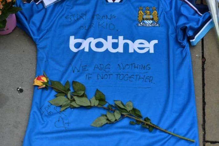 Manchester City y United donan un millón de libras a víctimas de atentado