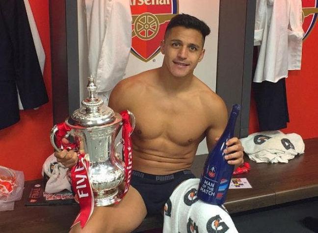 [VIDEO] El íntimo festejo de Alexis Sánchez por el título de la Copa FA