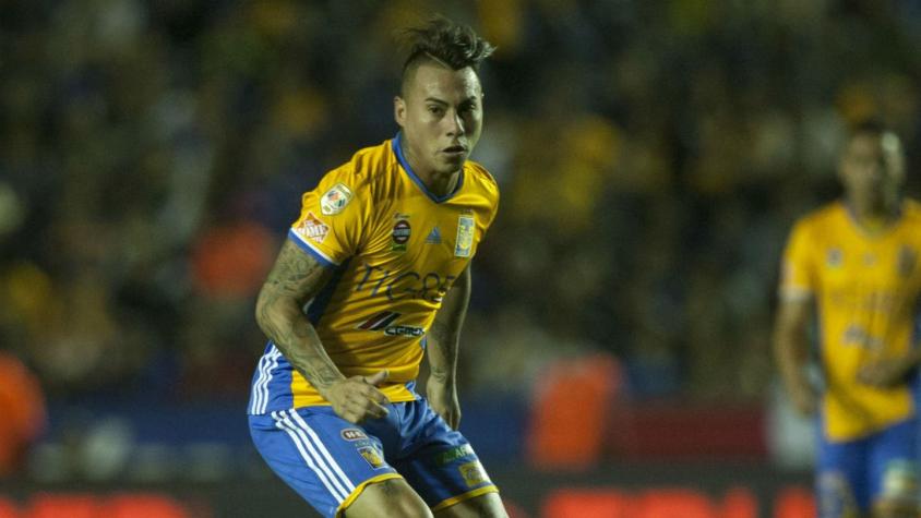 [FOTO] Eduardo Vargas causa polémica por negarse a recibir medalla en México