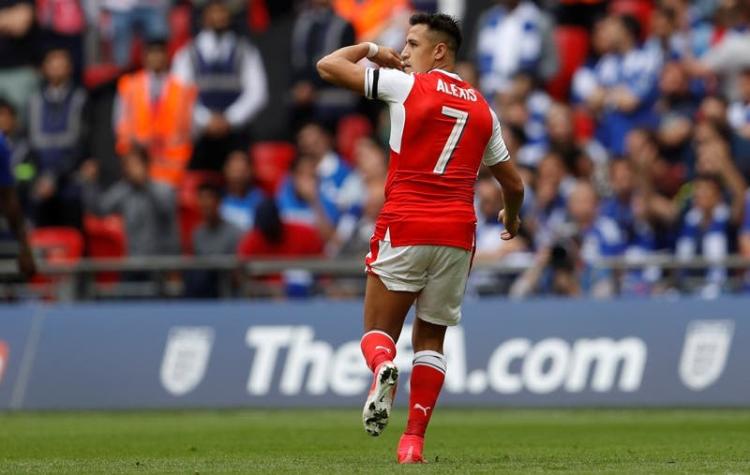 [VIDEO] Alexis descansa antes de la Confederaciones y suben las ofertas para contar con él