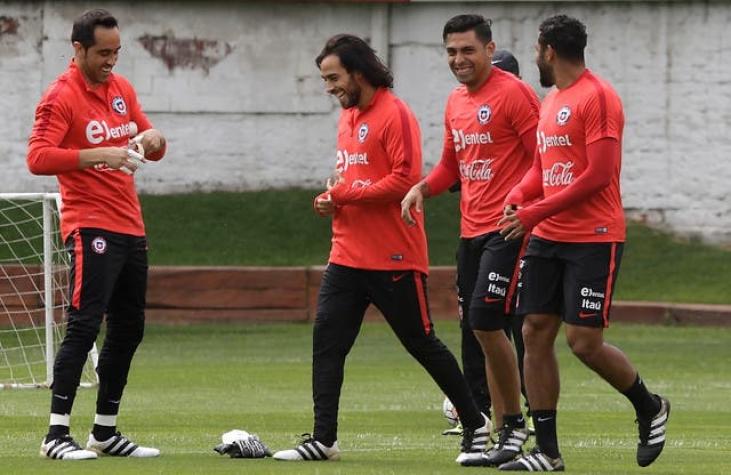 "Mago" Valdivia recibe saludo de viejo conocido por su regreso a Colo Colo