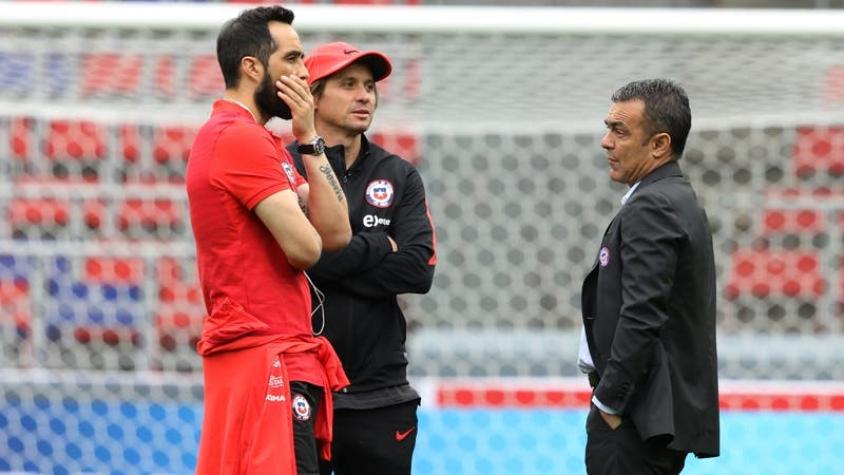 [VIDEO] Alerta "Roja" por Claudio Bravo: La lenta recuperación del portero inquieta a Pizzi
