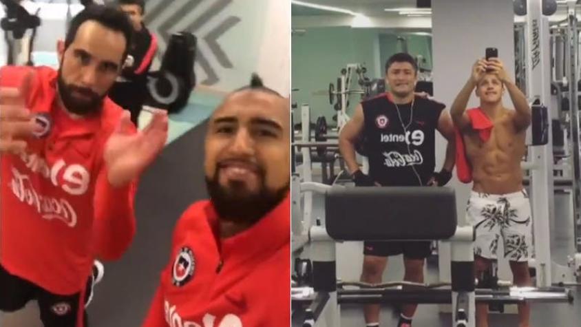 [VIDEO] Arturo Vidal y Alexis Sánchez se toman con su música el gimnasio de "La Roja"
