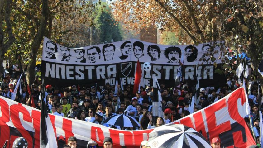 [FOTOS] Hinchas de Colo Colo realizan marcha familiar contra Blanco y Negro