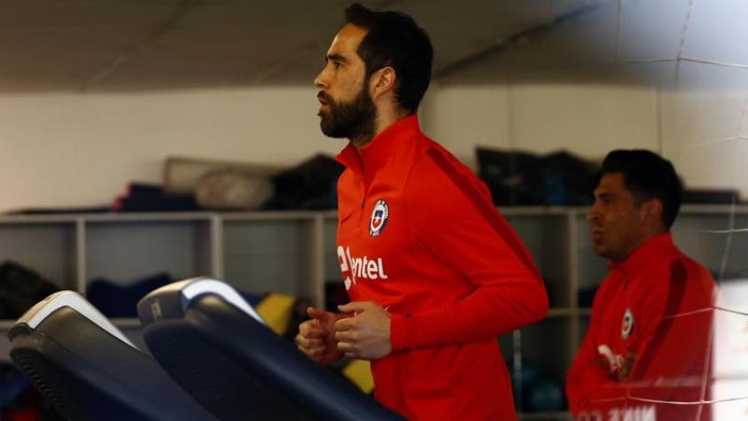 Claudio Bravo se realiza nuevos exámenes y FIFA le enseña videoarbitraje a “La Roja”