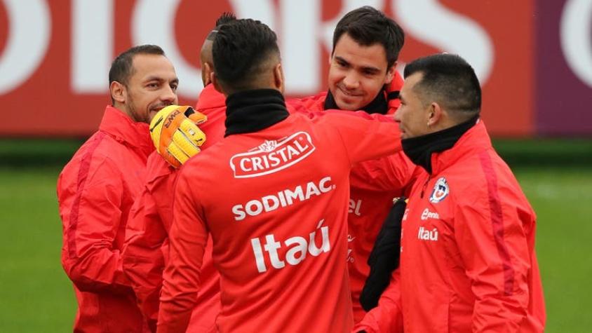 Bravo nuevamente ausente en práctica de “La Roja” de cara al debut con Camerún