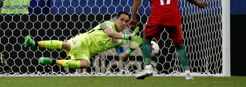 [VIDEO] Gary Medel le dio pistas a Claudio Bravo para tapar el tercer y decisivo penal