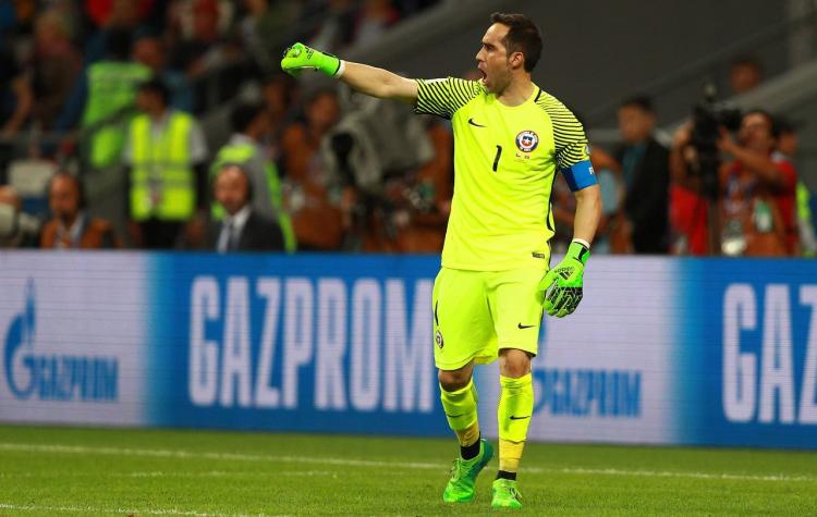 [VIDEO] ¿Con qué final se queda Bravo? El divertido "ping pong" de preguntas al capitán de "La Roja"