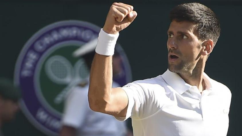 Novak Djokovic derrota a Gulbis y se mantiene en carrera por Wimbledon