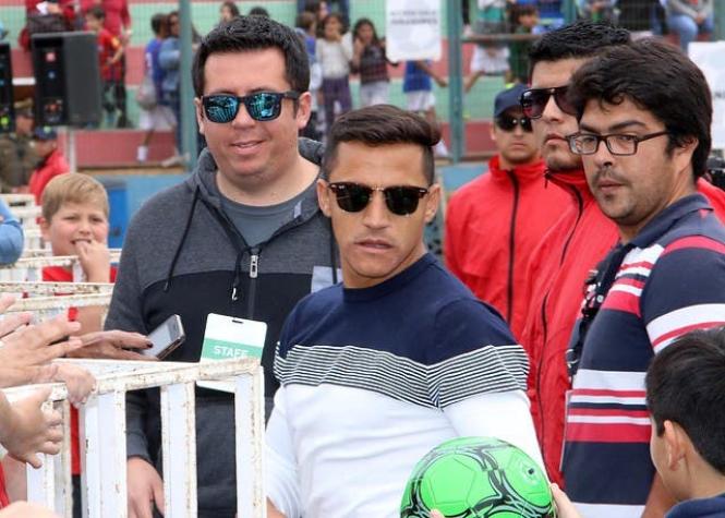 Dichos de Alexis causan revuelo en prensa inglesa: “Está al borde de la salida del Arsenal”