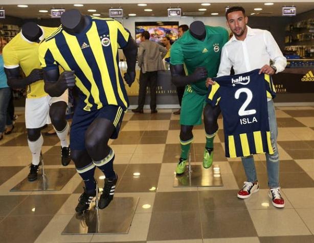 Mauricio Isla es oficialmente nuevo jugador de Fenerbahce