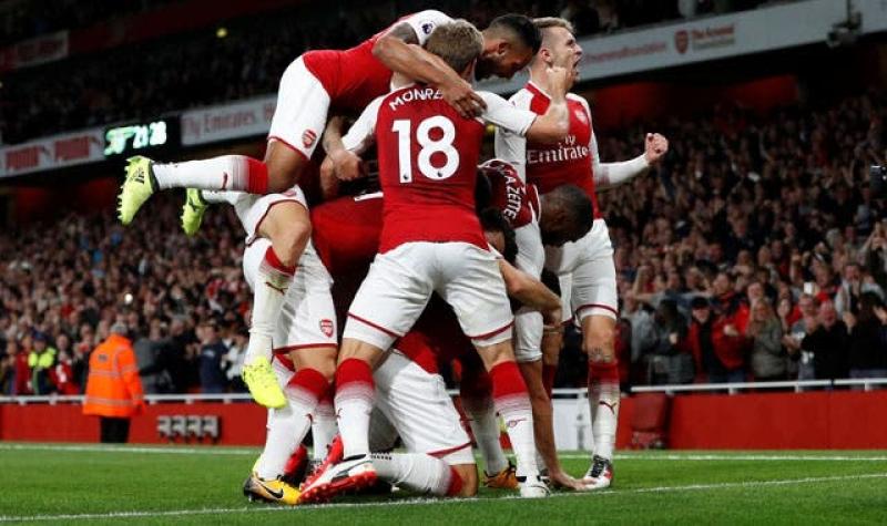 Arsenal FC vence a Leicester en un vibrante encuentro con Alexis en las tribunas