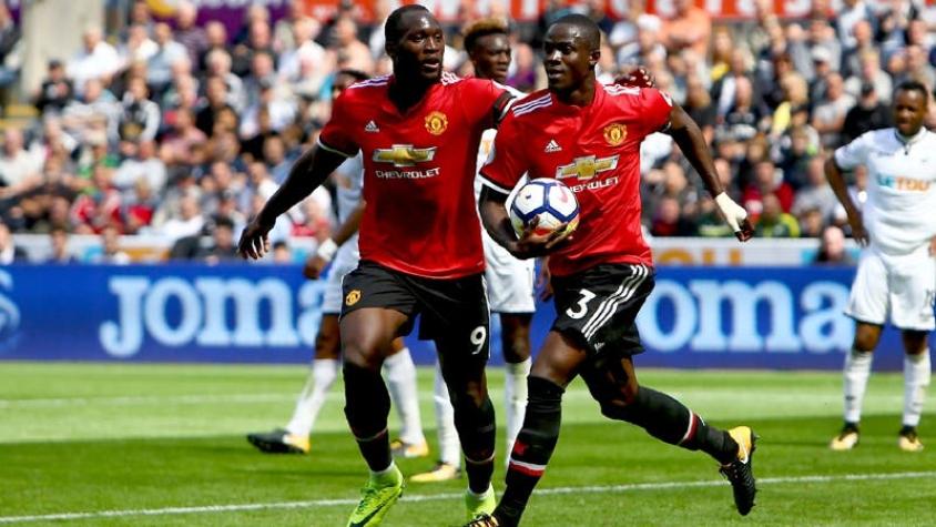 Manchester United propina senda goleada al Swansea y se pone líder de la Premier League