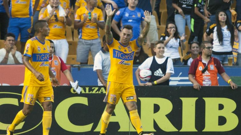 Tigres con gol de Eduardo Vargas derrota a Pumas de Nicolás Castillo