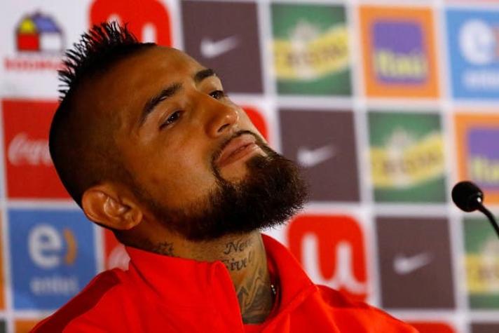 Arturo Vidal se emociona al desmentir indisciplina y Claudio Bravo lo defiende