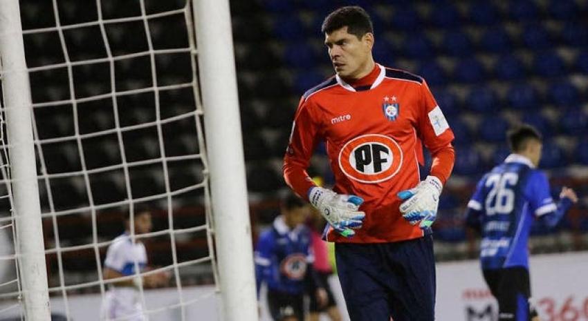 [VIDEO] Hinchas de la UC dedican cánticos a Carlos Lampe y fanáticos de Huachipato lo respaldan