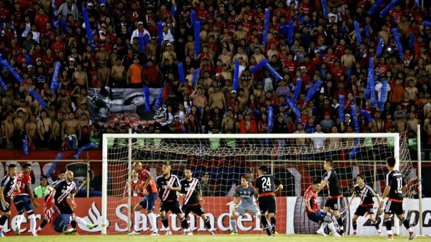 Hinchas de River Plate agreden a fanáticos de Jorge Wilstermann en Argentina