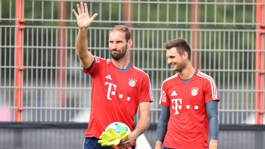 Bayern de Vidal inscribe “de emergencia” a arquero retirado en Champions