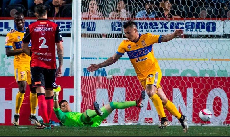 Eduardo Vargas marca golazo y da triunfo a Tigres en México