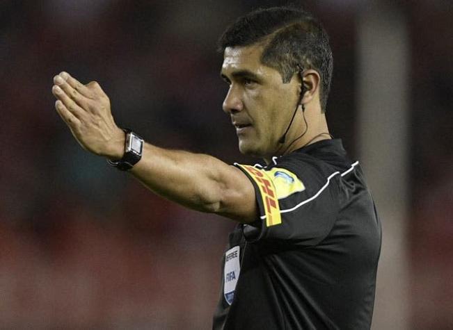 Juez ecuatoriano Roddy Zambrano dirigirá decisivo duelo entre Chile y Brasil en Clasificatorias